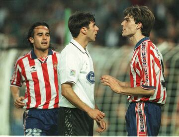 En 1998 el delantero del Valencia fue sancionado por agredir al defensa del Sporting de Gijón, Otero.