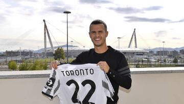 El histórico goleador del cuadro canadiense negó que su retiro de las canchas esté cerca y aseguró que está dispuesto a vivir una segunda etapa con Toronto.