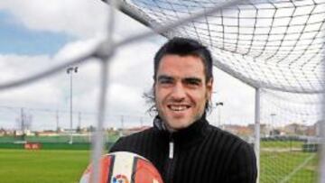 <b>GOLEADOR. </b>Duscher posó ayer para AS en La Albericia.