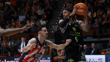 Thomas Heurtel y Caleb Homesley durante el Leyma Coruña-Dreamland Gran Canaria de la Liga Endesa.