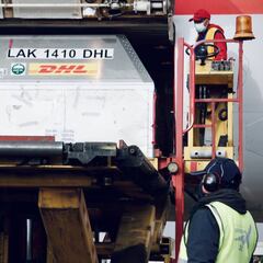 Arriban a México más de 288 mil vacunas Pfizer