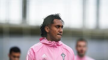 El centrocampista peruano Renato Tapia, durante un entrenamiento con el Celta.