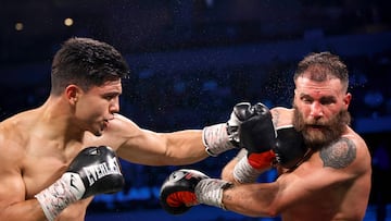 LAS VEGAS, NEVADA - MAY 31: Armando Resendiz (L) punches WBA interim super middleweight champion Caleb Plant during the fourth round of their title fight at Michelob ULTRA Arena on May 31, 2025 in Las Vegas, Nevada. Resendiz took Plant's title by split decision. Steve Marcus/Getty Images/AFP (Photo by Steve Marcus / GETTY IMAGES NORTH AMERICA / Getty Images via AFP)
