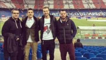 Jovetic (segundo por la izquierda) posando ayer en el Calder&oacute;n.