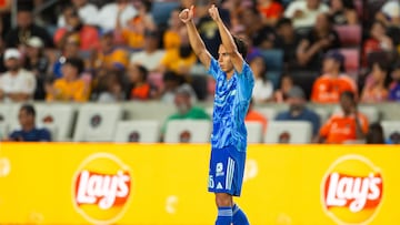AMDEP9351. HOUSTON (ESTADOS UNIDOS), 29/07/2025.- Diego Lainez de Tigres celebra un gol este martes, en un partido de la fase de grupos de la Leagues Cup entre el Club Tigres y Houston Dynamo en el estadio Shell Energy en Houston (Estados Unidos). EFE/ Carlos Ramírez