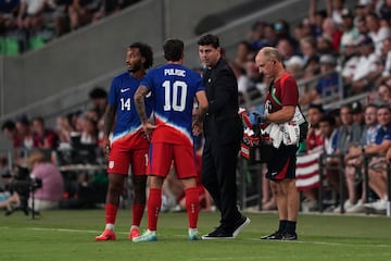 Pochettino habla con Pulisic y Busio para afinar el juego del USMNT.
