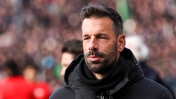 ROTTERDAM, NETHERLANDS - FEBRUARY 5: head coach Ruud van Nistelrooij of PSV during the Dutch Eredivisie match between Feyenoord and PSV at Stadion Feijenoord on February 5, 2023 in Rotterdam, Netherlands (Photo by Peter Lous/BSR Agency/Getty Images)