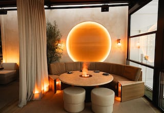 Abre nuevo restaurante en rooftop exclusivo de un hotel de lujo de Madrid: con estación de ostras y el mejor solomillo Wellington