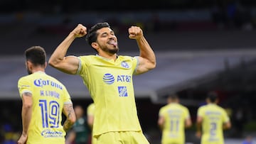 Henry Martín festeja su gol en contra de Santos Laguna.