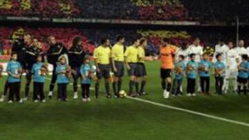 <b>EL ENCUENTRO MÁS JUGOSO</b> En la imagen, el Barça- Madrid del pasado 29 de noviembre. El derbi es siempre el encuentro más jugoso de la Liga y, por contrato, se lo reparten los diferentes operadores. Ambos equipos, además, están en Champions y no jugarán Liga los lunes.