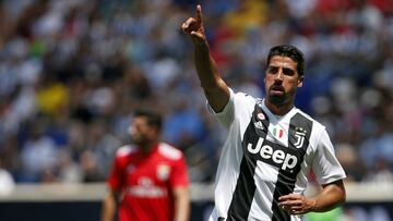 HARRISON, NJ - JULY 28: Sami Khedira #6 of Juventus gestures against Benfica during the International Champions Cup 2018 match between Benfica and Juventus at Red Bull Arena on July 28, 2018 in Harrison, New Jersey.   Adam Hunger/Getty Images/AFP
 == FOR 