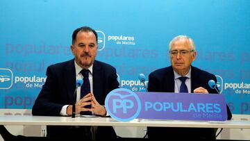 GRAF3462. MELILLA, 07/02/2019.- El diputado del PP en el Parlamento Europeo y expresidente del PP del País Vasco, Carlos Iturgaiz (i), y el presidente de la Ciudad Autónoma de Melilla, Juan José Imbroda, durante la rueda de prensa ofrecida en la ciudad autónoma. EFE/ F.G. Guerrero