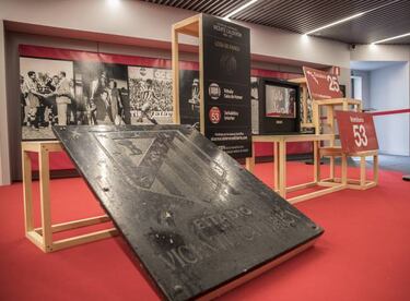 Una red, el escudo, un mural... en la exposición del Calderón