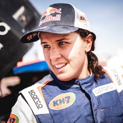 El Dakar le juega otra mala pasada a Laia Sanz: le roban su casco