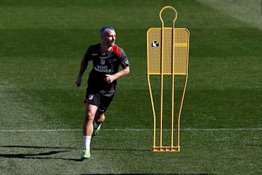 Antoine Griezmann furante el entrenamiento. 