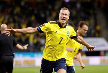 2-1. Viktor Claesson celebra el segundo gol.