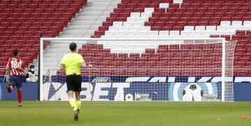 Jorge De Frutos aprovecha que Oblak subi¨® a intentar el empate del Atleti, para marcar a puerta vac¨ªa el 0-2 definitivo.