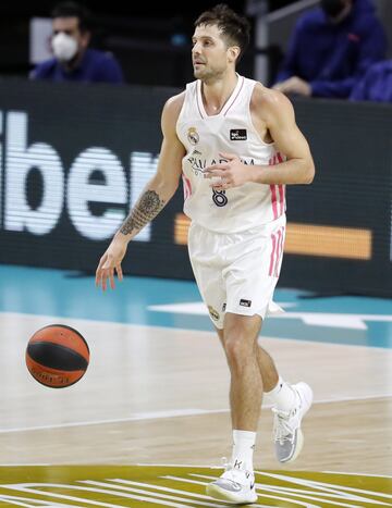 Tras brillar con el Joventut, el argentino se comprometió con el Real Madrid, aunque su estancia en 'la casa blanca' no fue como esperaba los dos años que estuvo. Llegó como MVP de la ACB y se marchó sin poder despedirse en la pista (se lesionó en semifinales) y sabiendo que no contaban con él. En la Ciudad Condal, en cambio, se convirtió en una de las piezas clave del equipo azulgrana.