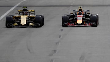 Formula One - F1 - Azerbaijan Grand Prix - Baku City Circuit, Baku, Azerbaijan - April 29, 2018   Red Bull&#039;s Max Verstappen and Renault&#039;s Carlos Sainz in action during the race   REUTERS/David Mdzinarishvili