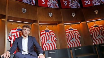 Pablo Barrios, en el vestuario del Atlético tras anunciarse su renovación con el club.