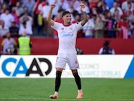 Jose Angel Carmona celebra un gol.