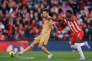 Sergio Busquets y El Bilal Touré.