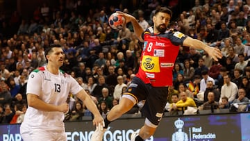 El jugador español Casado y el portugues Salvador Salvad durante la final del Torneo Internacional de España