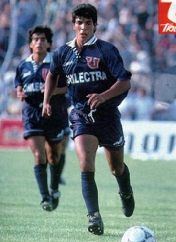 El mundialista en Francia 98', y hermano menor de Víctor Hugo, dijo presente en 24 clásicos universitarios defendiendo los colores de Universidad de Chile.