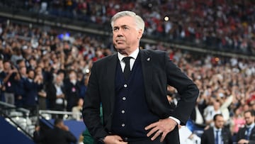 Real Madrid's Italian coach Carlo Ancelotti looks on during the UEFA Champions League final football match between Liverpool and Real Madrid at the Stade de France in Saint-Denis, north of Paris, on May 28, 2022. (Photo by FRANCK FIFE / AFP)