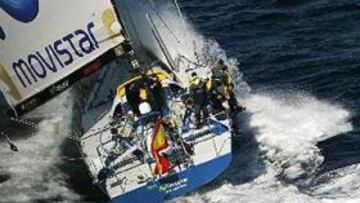 El "MoviStar" sufre averías que le obligan a dirigirse a Cádiz