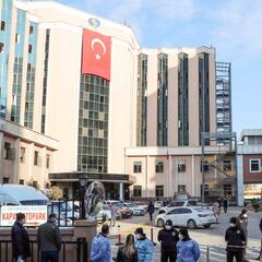 Mueren nueve personas en el incendio de un hospital con pacientes COVID en Turquía