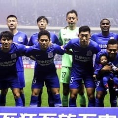 Guarín presenta a su hijo Jacobo en Superliga de China