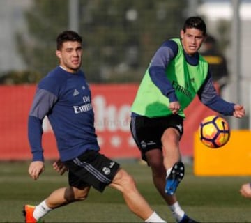 ¡James esta de vuelta! Entrena con el grupo principal del Real
