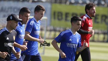 Bermejo, en primer plano, Zapater, Nieto y Cristian Álvarez hacen carrera en el entrenamiento de esta tarde.