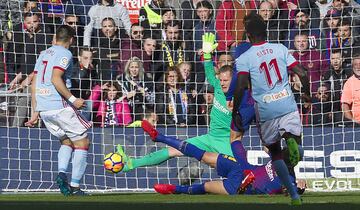 Iago Aspas abre el marcador en el Camp Nou.