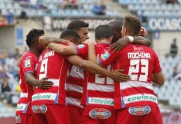 Los jugadores celebran el gol de El Arabi.