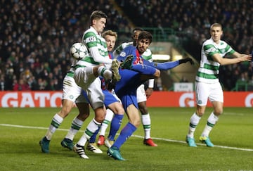 Andre Gomes y Mikael Lustig.