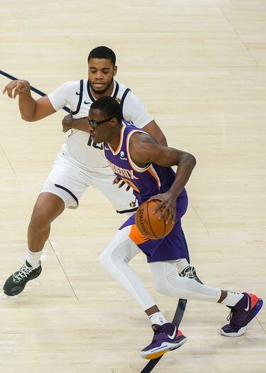 Una de las sorpresas del draft. Gran parte de los pronósticos no le sitúan tan alto en las elecciones, pero ahí está: número 10, elegido por los Phoenix Suns, que todavía tratan de sacar todo el jugo en la zona a Deandre Ayton. Formado en la Universidad de Maryland, este ala-pívot de 208 metros y una envergadura de 218 metros muestra cualidades tanto para el pick and roll como para el pick and pop: sus números desde el perímetro se han elevado en sus años académicos desde el 27% al 37%. No es la fiabilidad en persona, pero tiene futuro por delante para crecer en esa faceta. Se desenvuelve bien en la pintura, aunque necesitaría más peso para postear con garantías, y tiene piernas para jugar por encima del aro. El rebote es uno de los haberes en sus currículum.== FOR NEWSPAPERS, INTERNET, TELCOS & TELEVISION USE ONLY ==