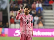 Lionel Messi vuelve a desafiar todas las estadísticas tras alcanzar las 900 anotaciones en su carrera, superando una marca que previamente poseía Cristiano Ronaldo.