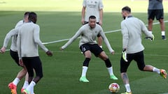 Kylian Mbappé, ante Donnarumma en el entrenamiento del PSG ayer en el Olímpic.