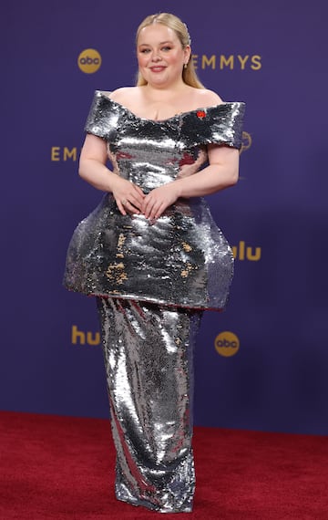 Nicola Coughlan durante la alfombra roja de los premios Emmys 2024 celebrados en el teatro Peacock de Los Ángeles.