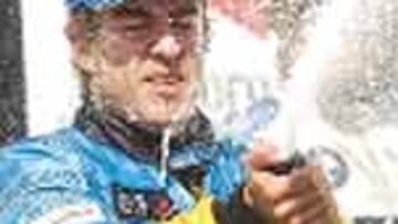 <b>CELEBRACIÓN.</b> Alonso hizo un gran podium.