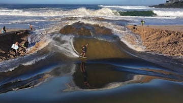 Jamie O'Brien en la ola de río de Waimea