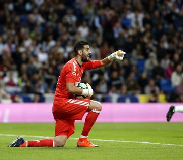 Kiko Casilla.