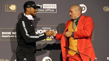 Anthony Joshua y Oleksander Usyk en la rueda de prensa de presentaci&oacute;n de su combate.