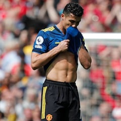 El Arsenal aleja al United de la Champions