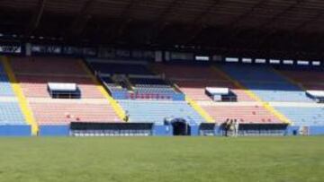 El Levante cambia el césped tras más de cuarenta años