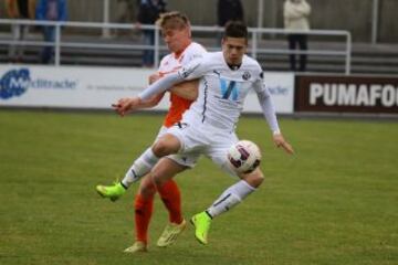 El delantero de 24 años debutó en 2010 con Santiago Wanderers. En 2014 emigró a Europa para jugar en el Wattens de Austria. Hoy juega en el Corbán Imperial de Guatemala.