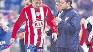 <b>LESIÓN. </b>Galletti, en el momento de abandonar el campo.