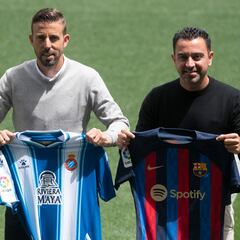 Luis García y Xavi, unidos por el cordón umbilical del ‘tiqui-taca’